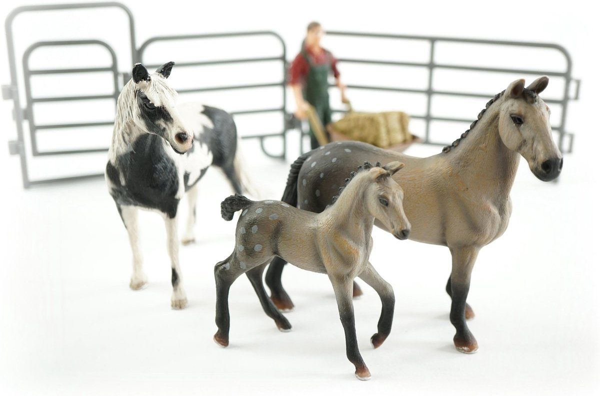 JollyAnimals JollyHorses - Speelset - Paard veulen boer hek accessoires handgeschilderd