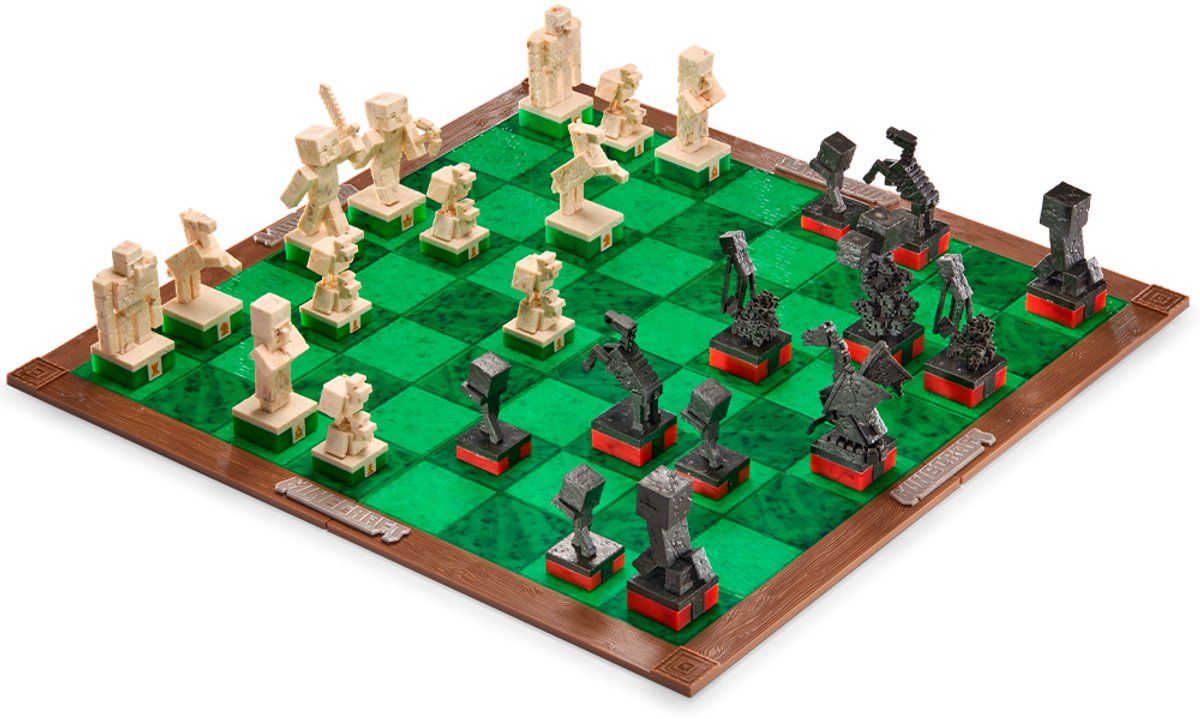 The Noble Collection Minecraft - Bordspel - Schaakset - 32 Speelstukken - 45 X 45 Cm